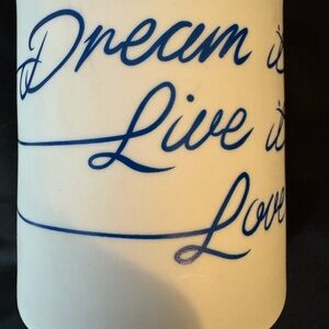 Scentsy Plug in Warmer “Dream it, Live it, Love it”